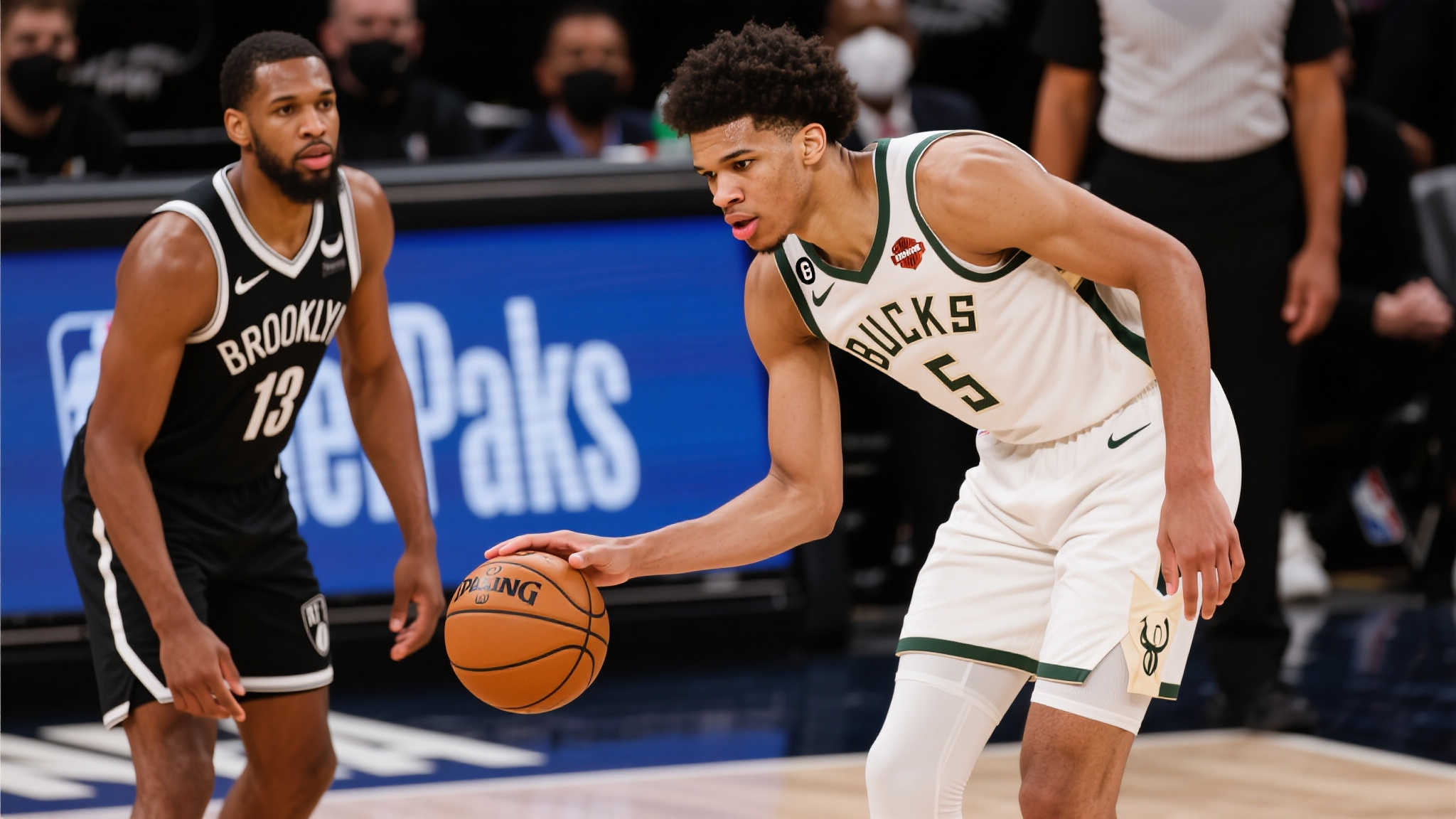 切特近两场低迷仅得13分,总决赛多场得分未上双,表现不如特纳? 篮球比赛中,即便是强悍的球员,也会有状态低迷的时候