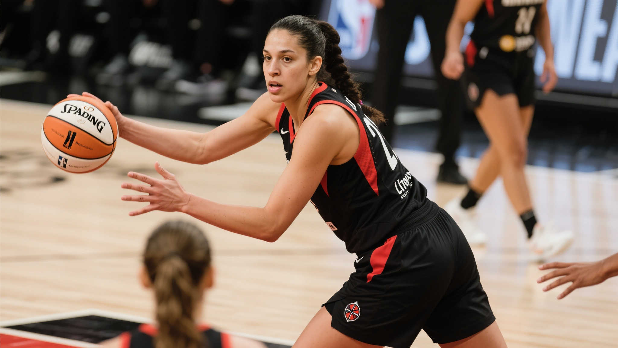 克拉克手感冰凉无力救主,狂热81-89惜败王牌 对于一位以关键时刻得分能力著称,同时具备丰富赛经验